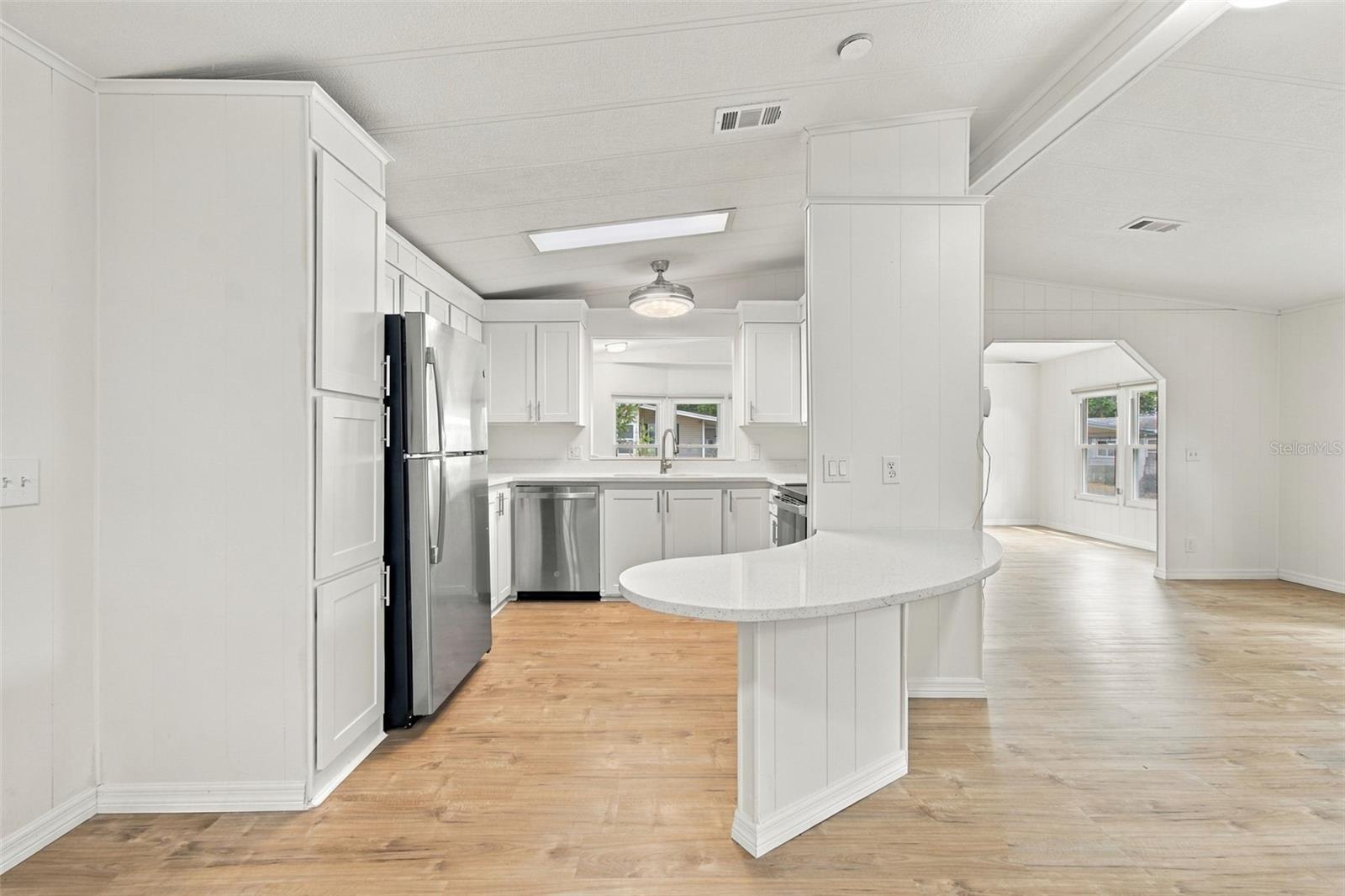 130 CLUBVIEW DR #2 — photo 2