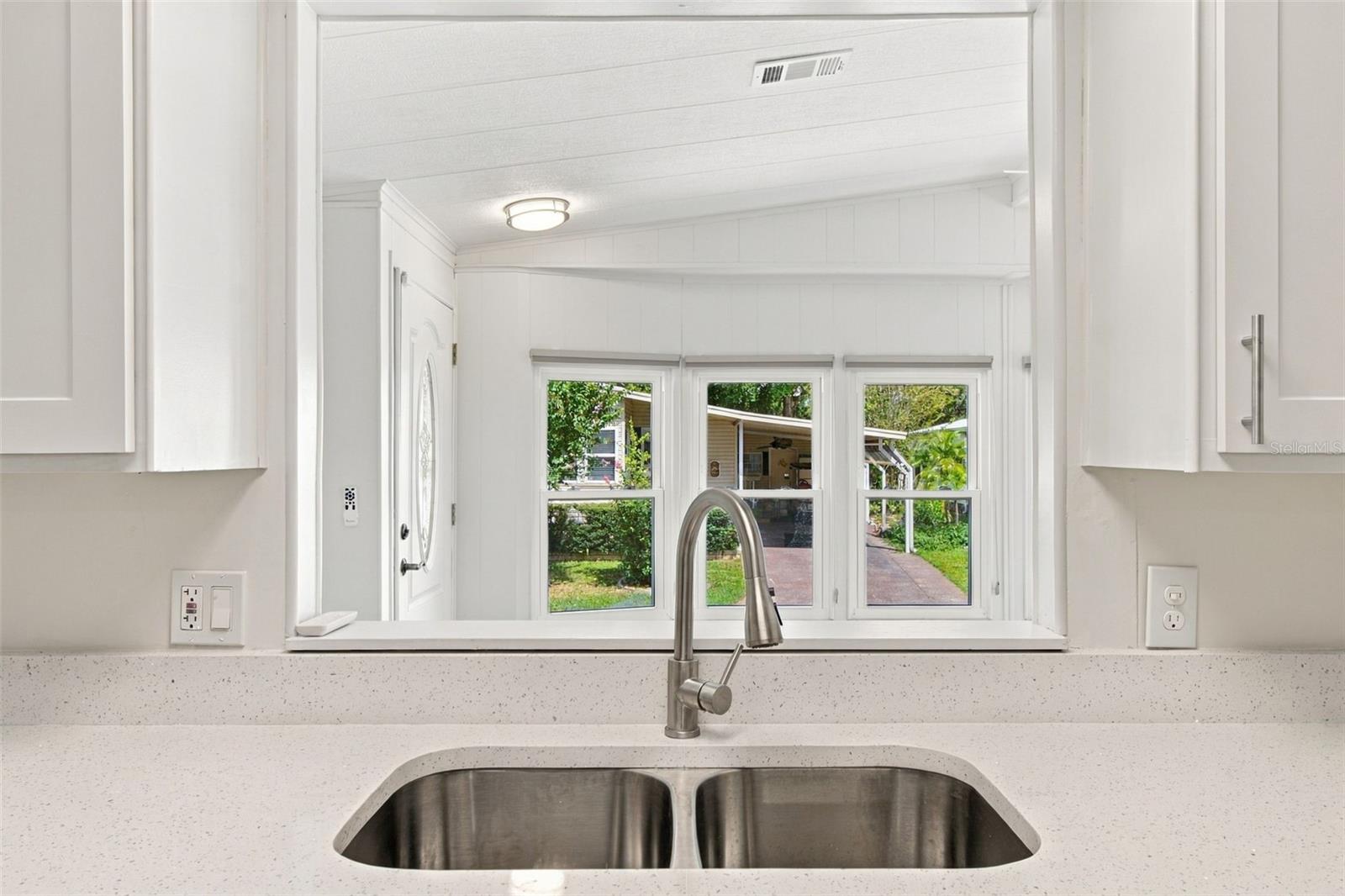 130 CLUBVIEW DR #2 — photo 4