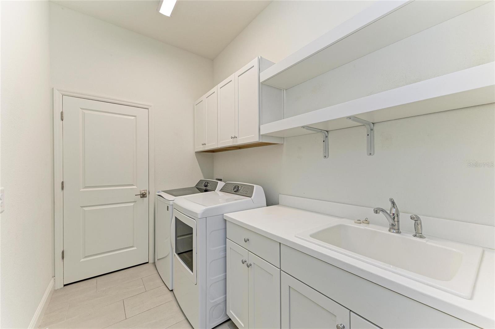 10913 TREVINO ST — photo 33