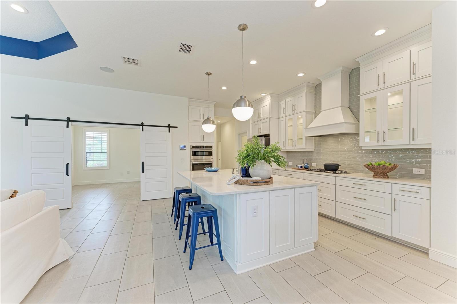 10913 TREVINO ST — photo 10