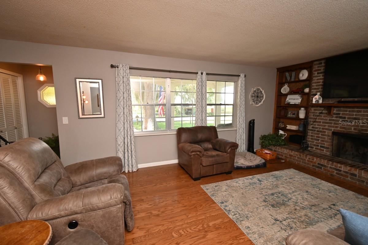 35833 LAKESHORE DR — photo 8