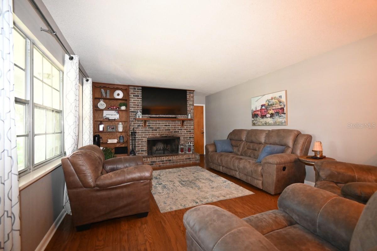 35833 LAKESHORE DR — photo 7