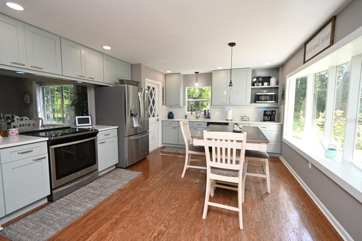35833 LAKESHORE DR — photo 10