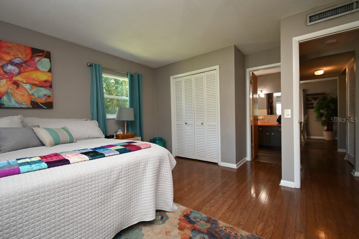 35833 LAKESHORE DR — photo 18