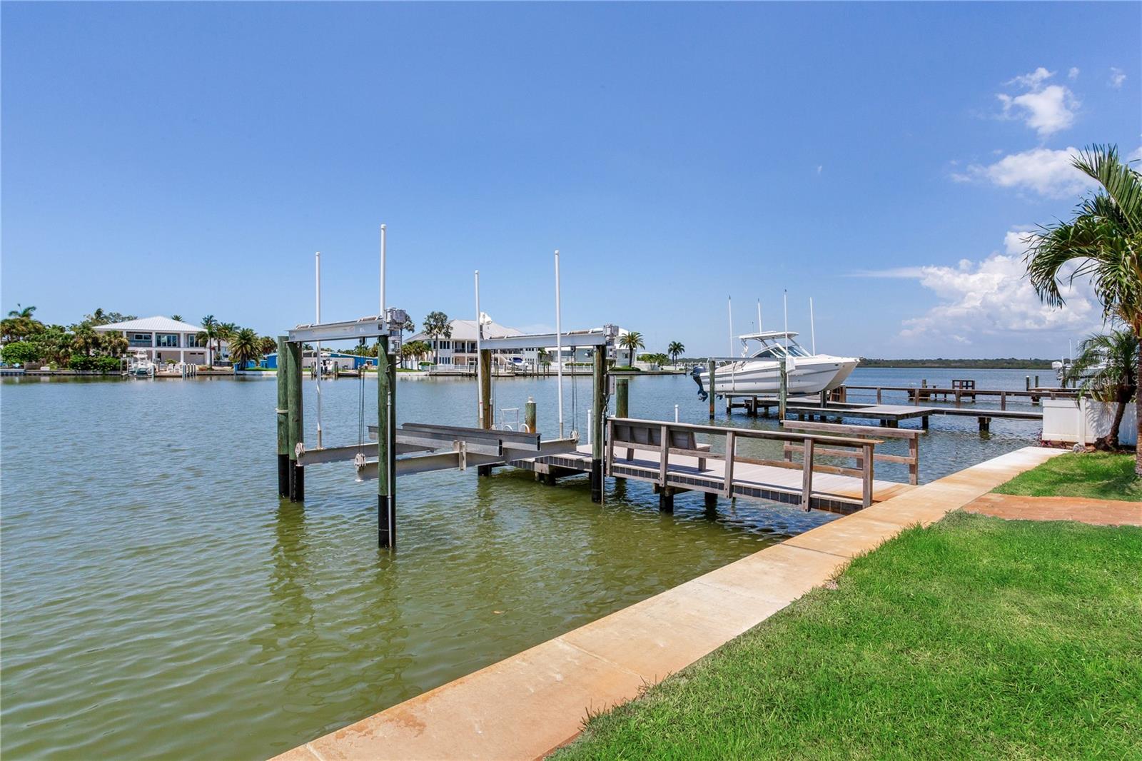 16458 REDINGTON DR — photo 43