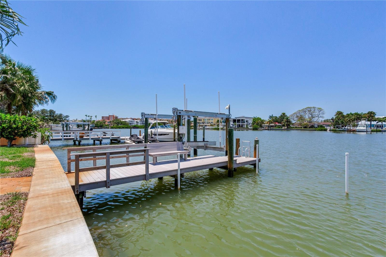 16458 REDINGTON DR — photo 42