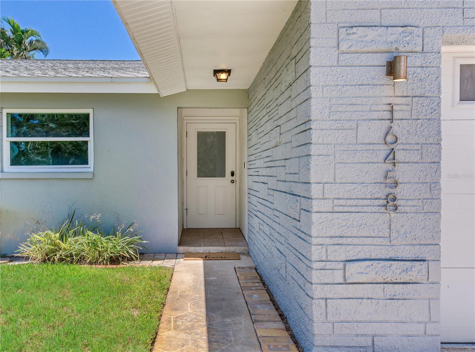 16458 REDINGTON DR — photo 6