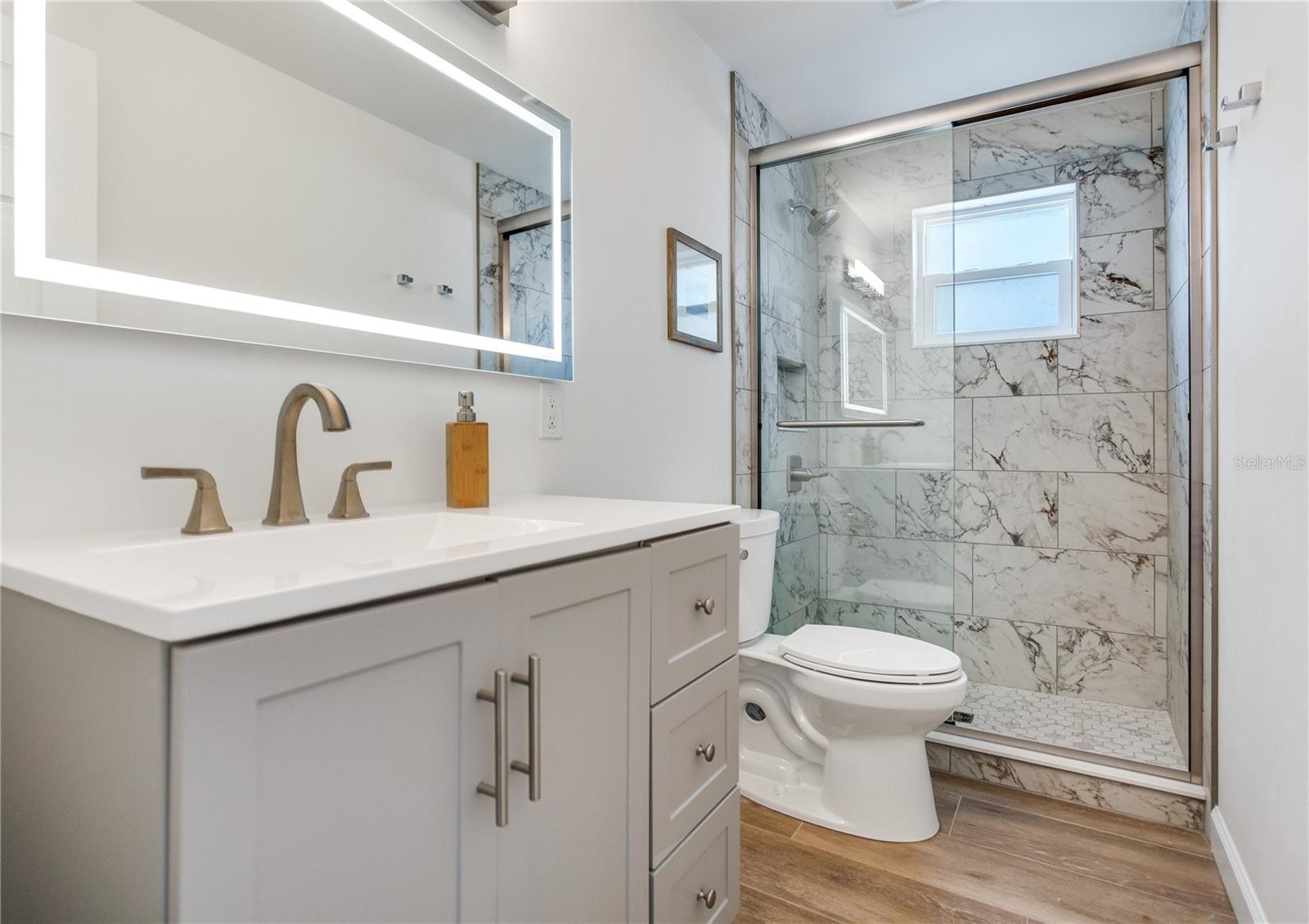 16458 REDINGTON DR — photo 12