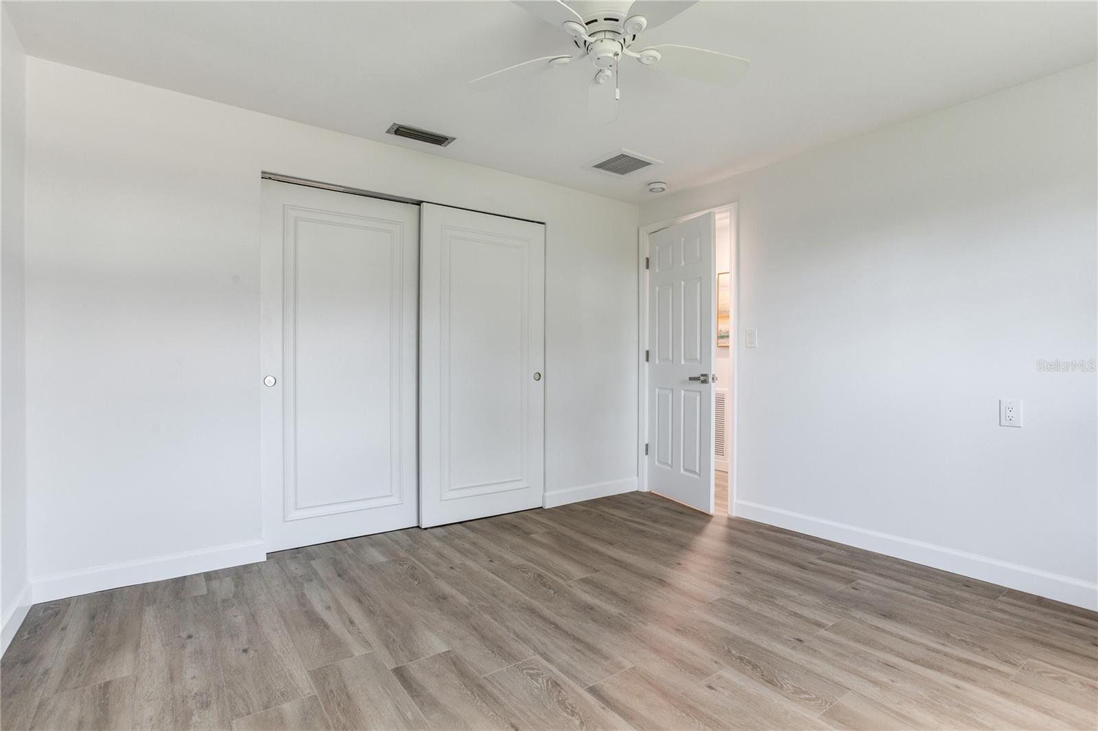 16458 REDINGTON DR — photo 39