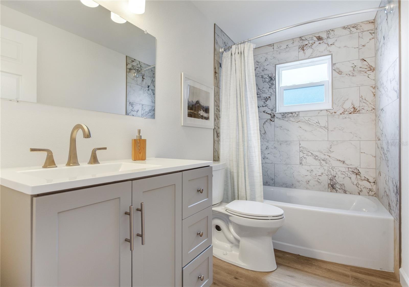 16458 REDINGTON DR — photo 37