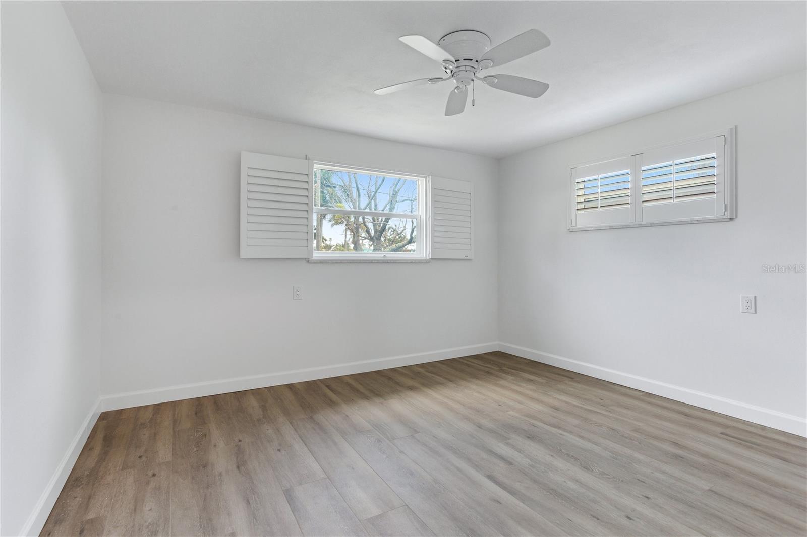 16458 REDINGTON DR — photo 35