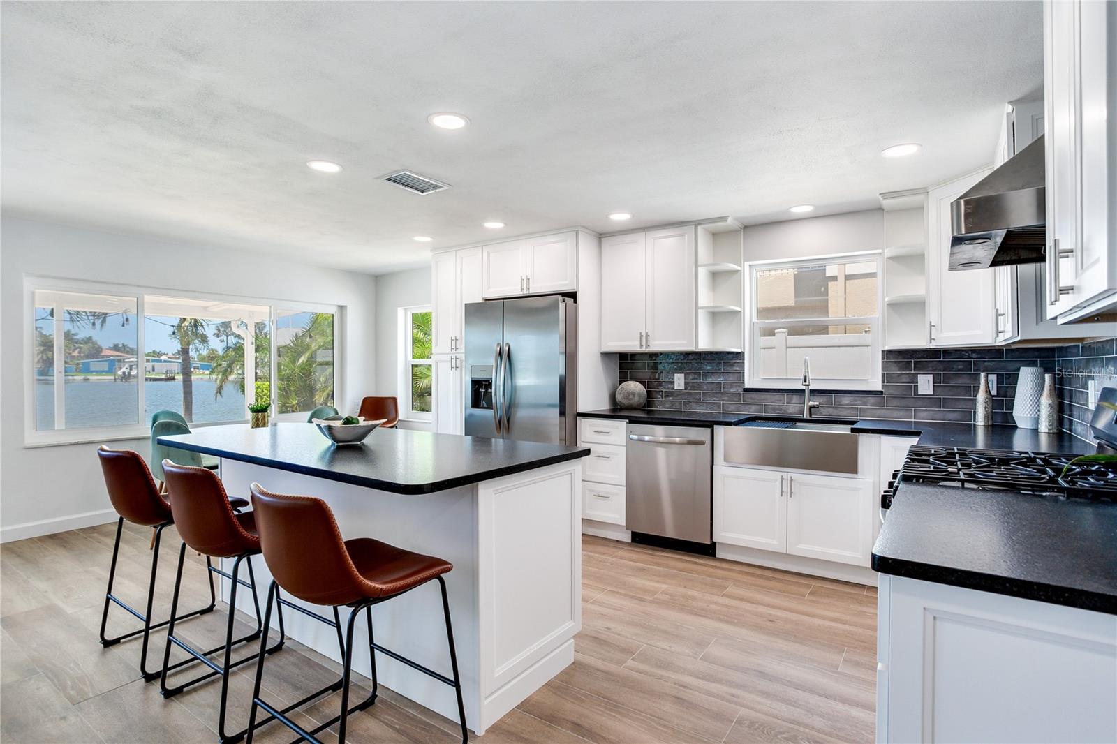 16458 REDINGTON DR — photo 13