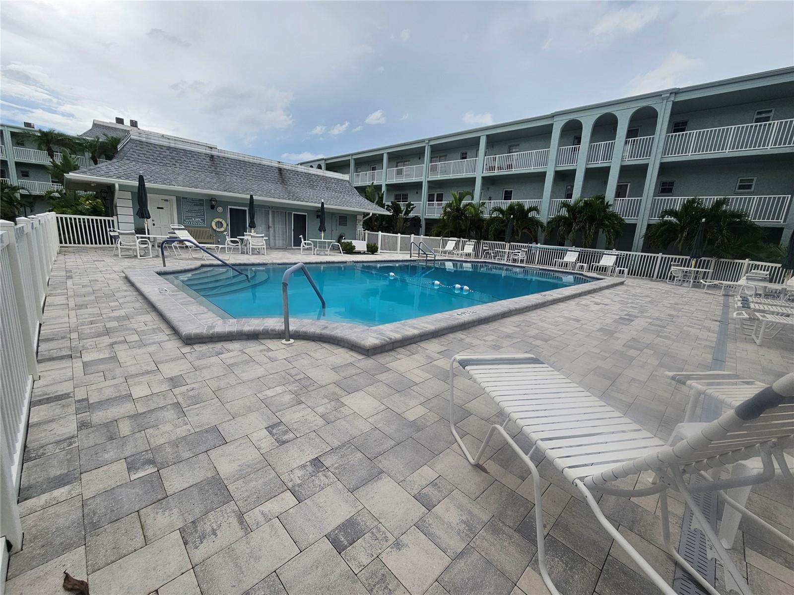1706 BELLEAIR FOREST DR #310 — photo 13