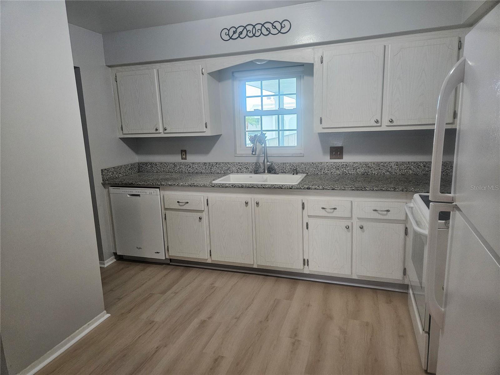 1706 BELLEAIR FOREST DR #310 — photo 3