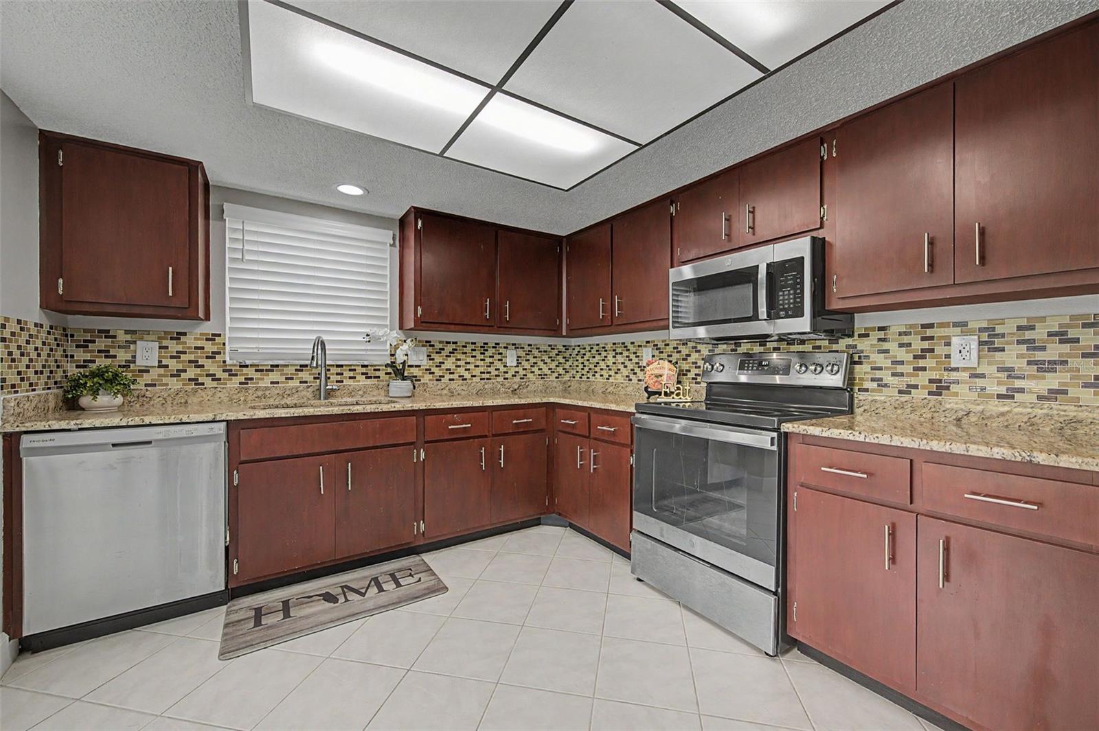 7800 FAIRLAWN DR — photo 3