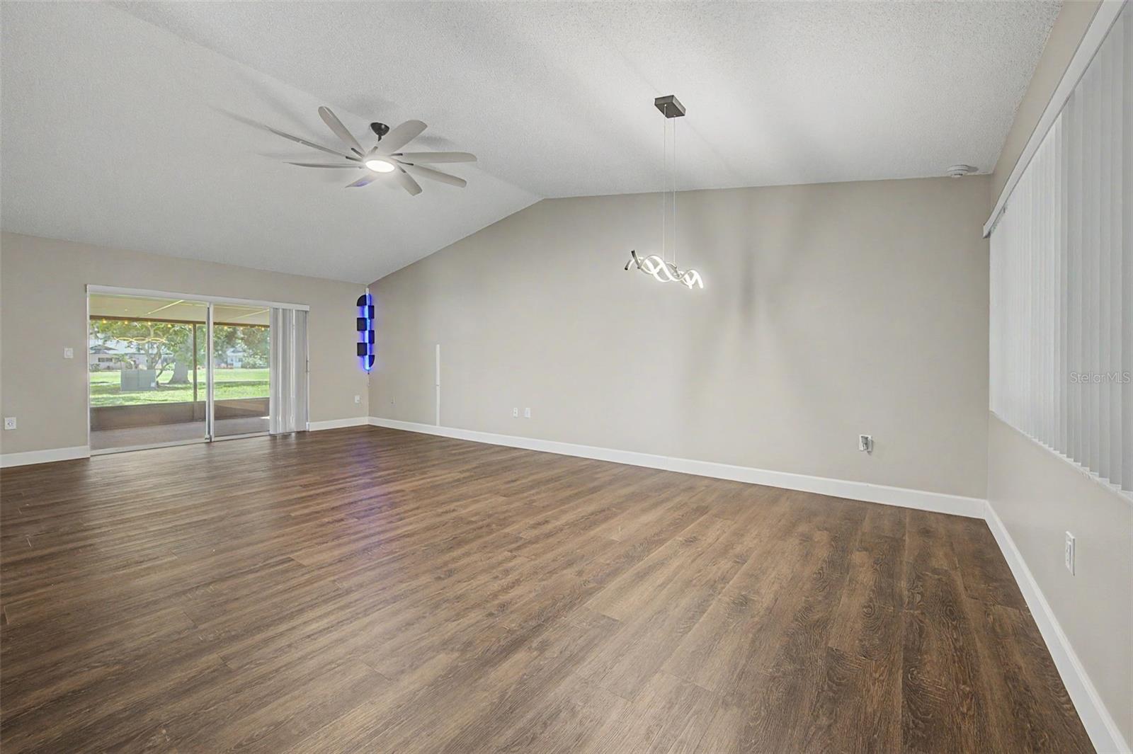 7800 FAIRLAWN DR — photo 10