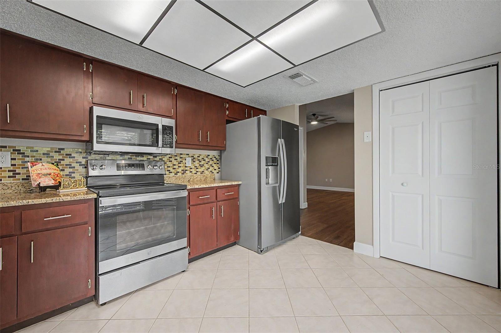 7800 FAIRLAWN DR — photo 17