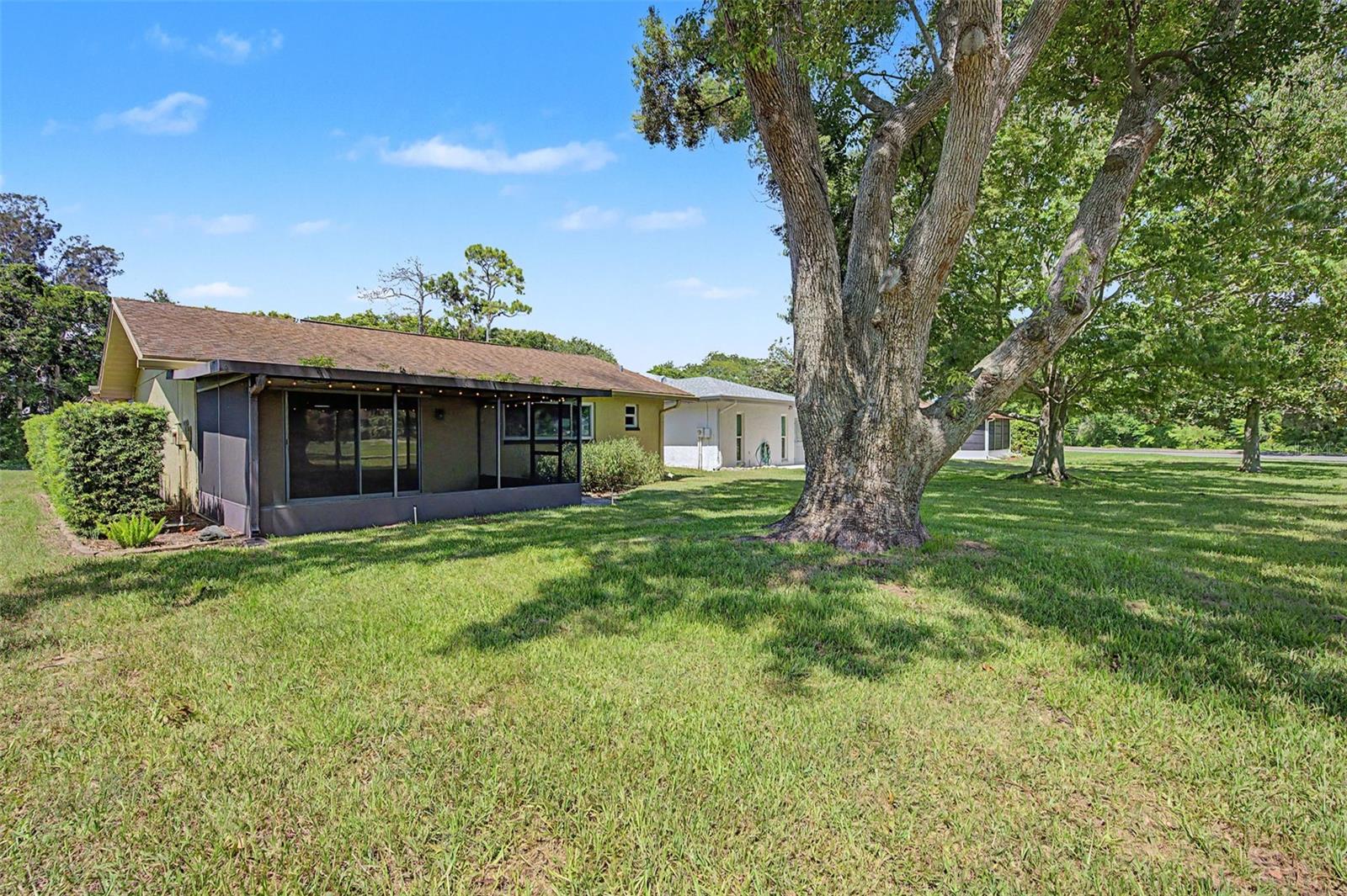 7800 FAIRLAWN DR — photo 32