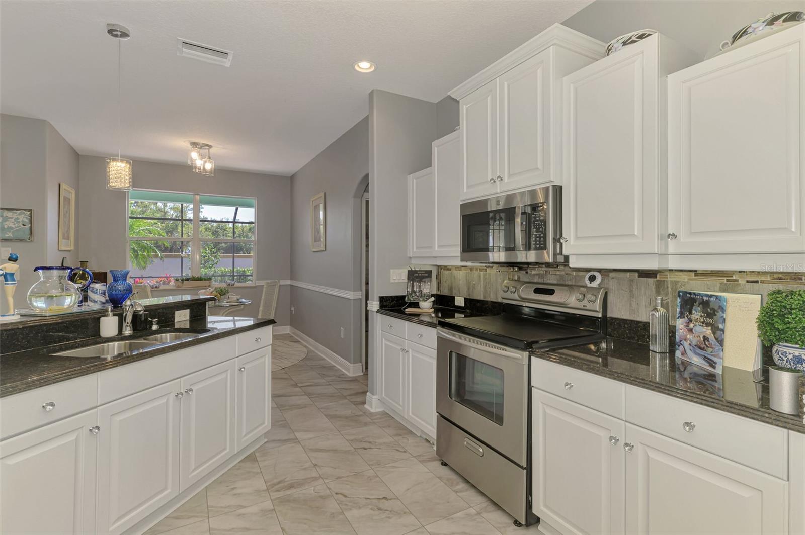 107 WAYFOREST DR — photo 29