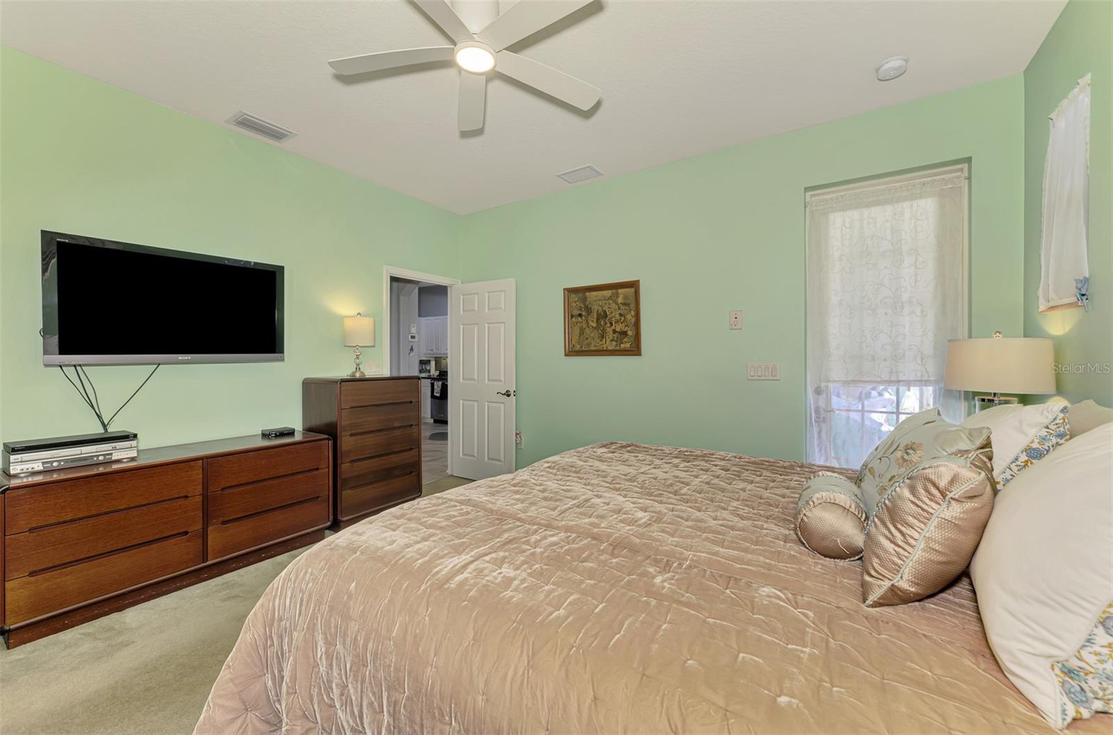 107 WAYFOREST DR — photo 38