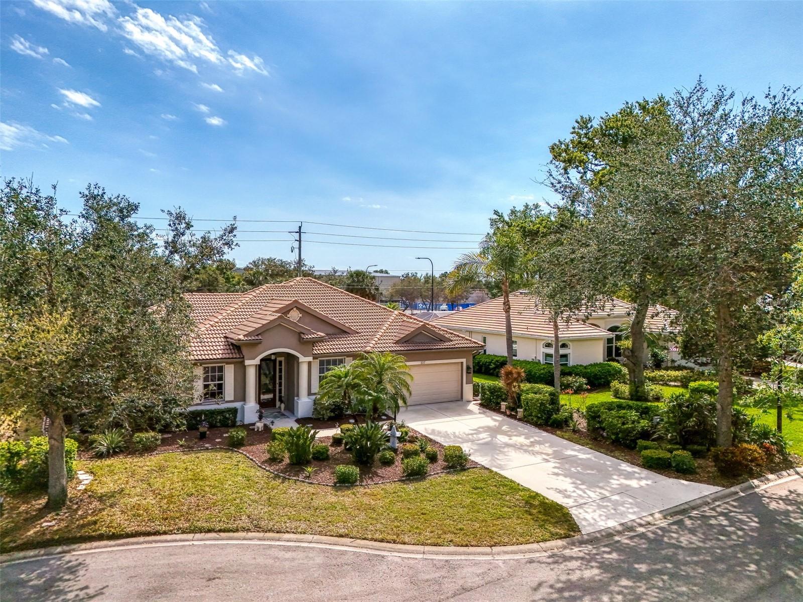107 WAYFOREST DR — photo 2