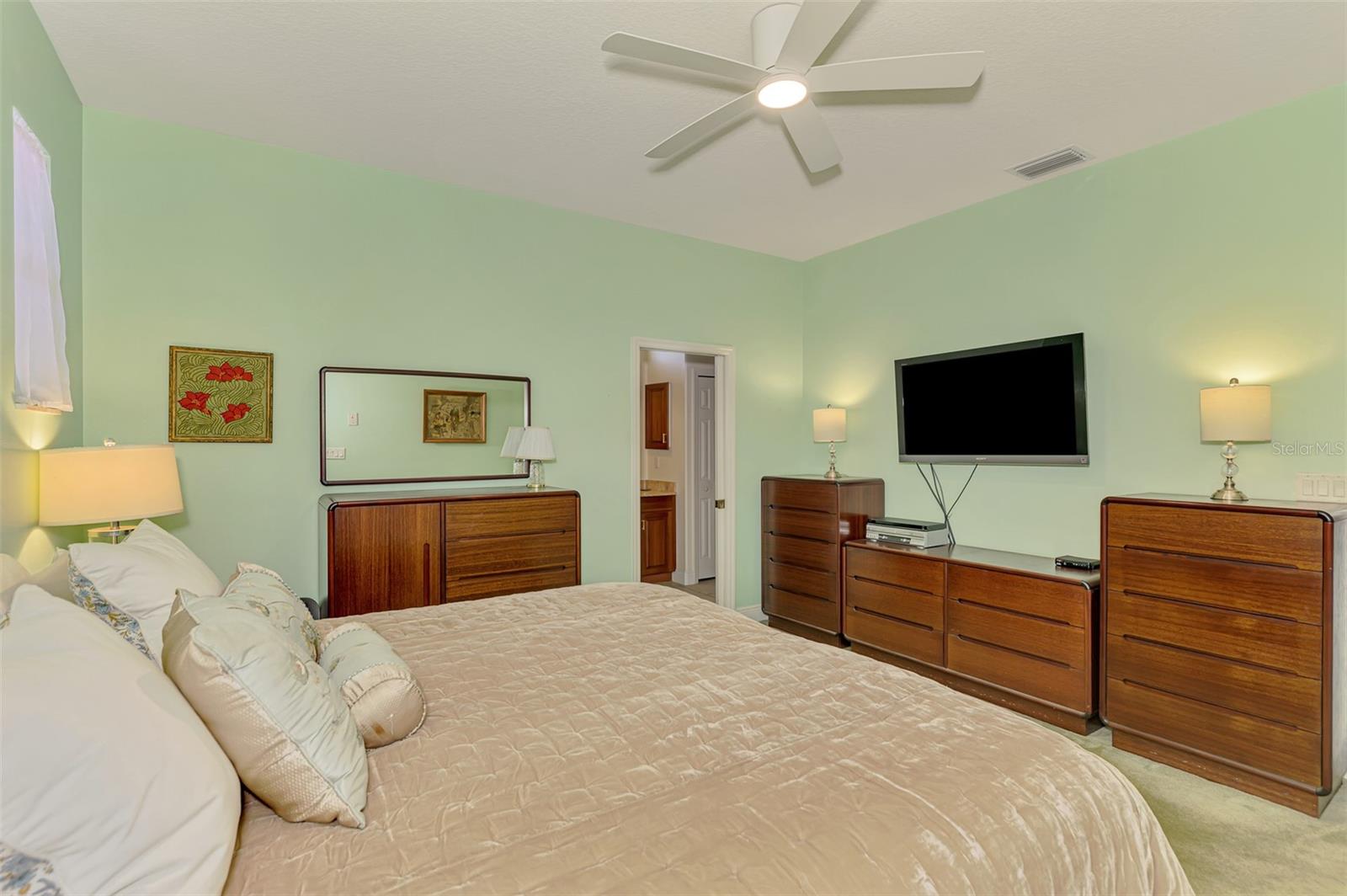 107 WAYFOREST DR — photo 36