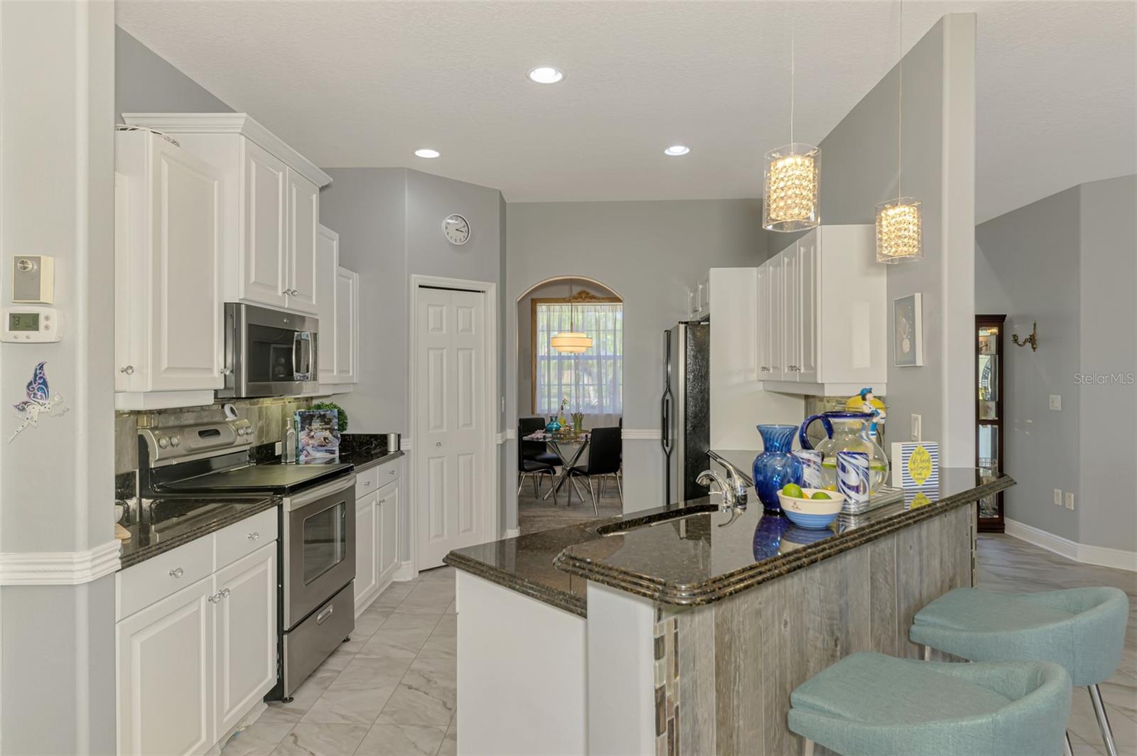 107 WAYFOREST DR — photo 26