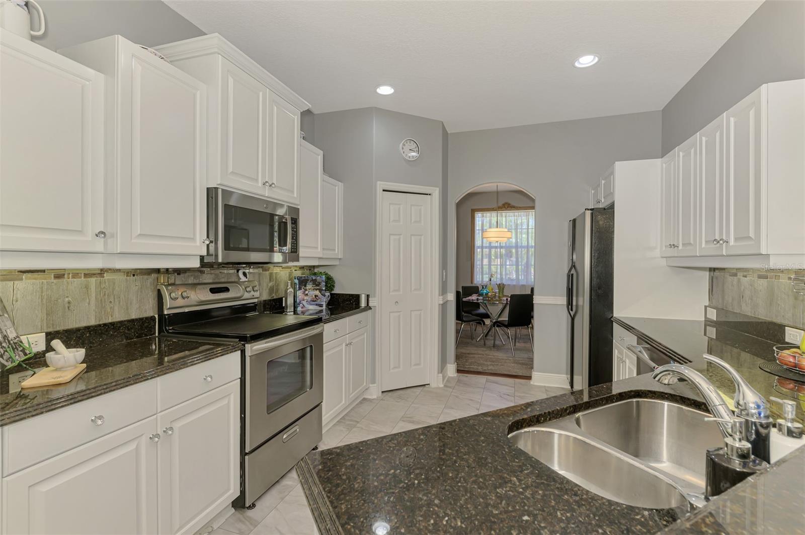 107 WAYFOREST DR — photo 28