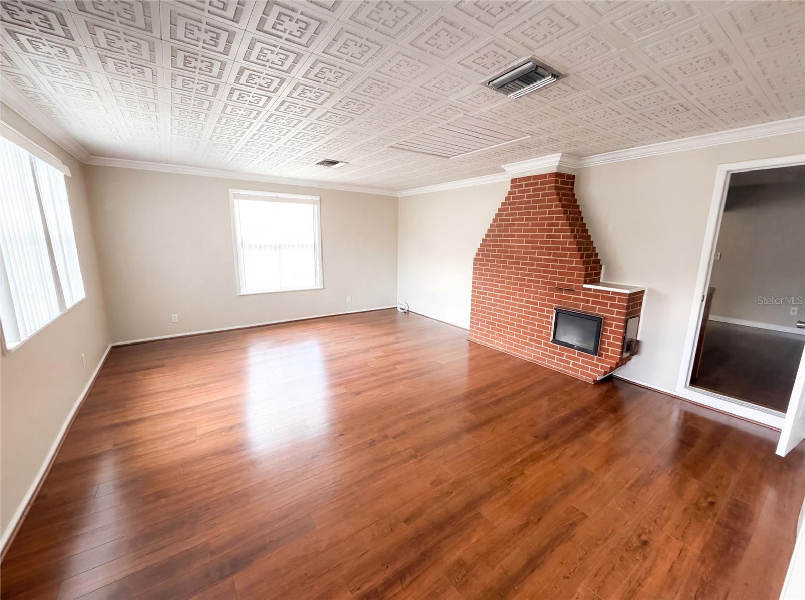 345 ACROPOLIS DR — photo 6