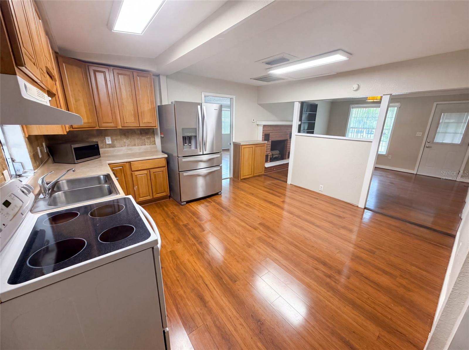 345 ACROPOLIS DR — photo 2