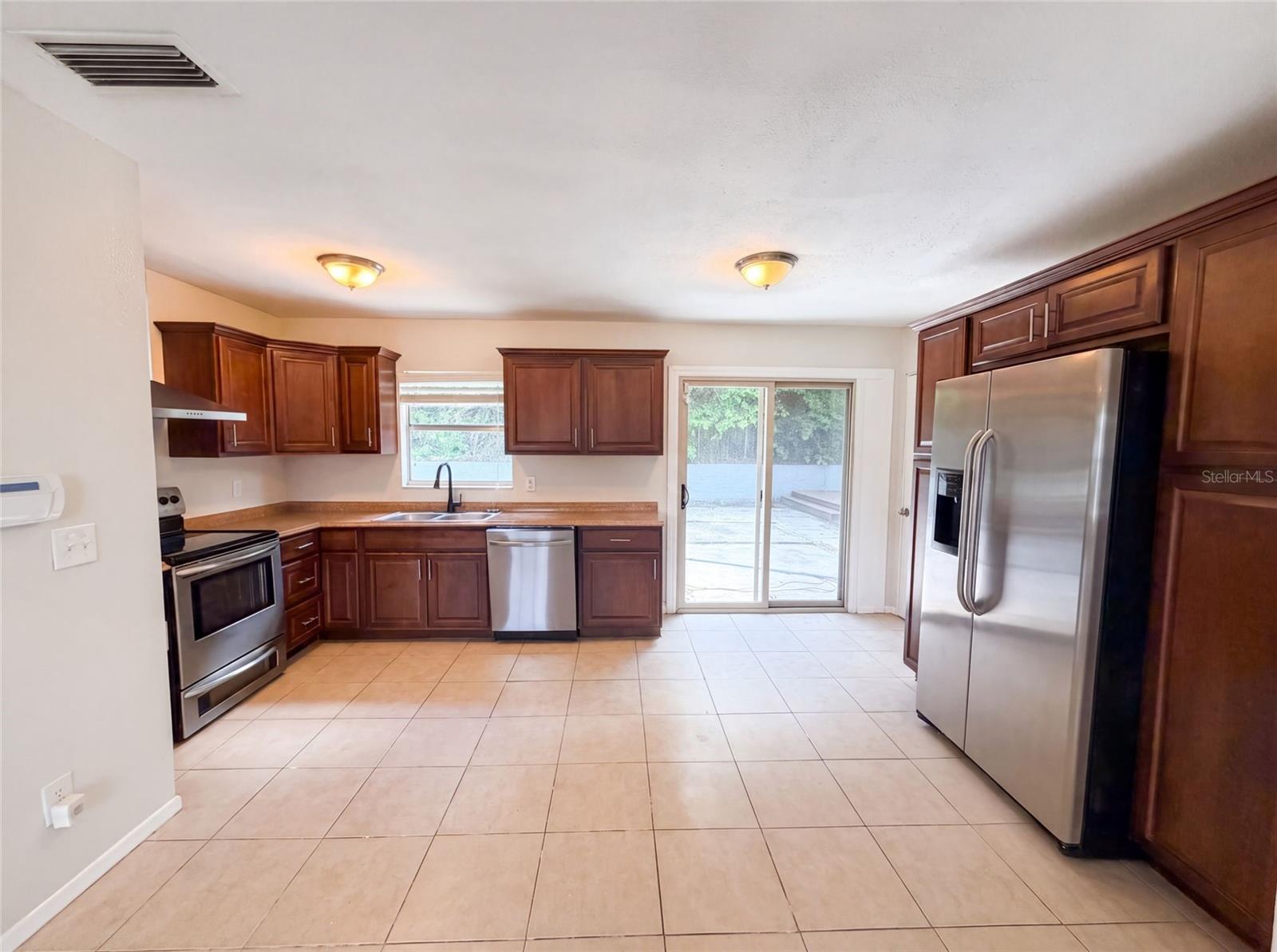 7018 LYNWOOD DR — photo 9