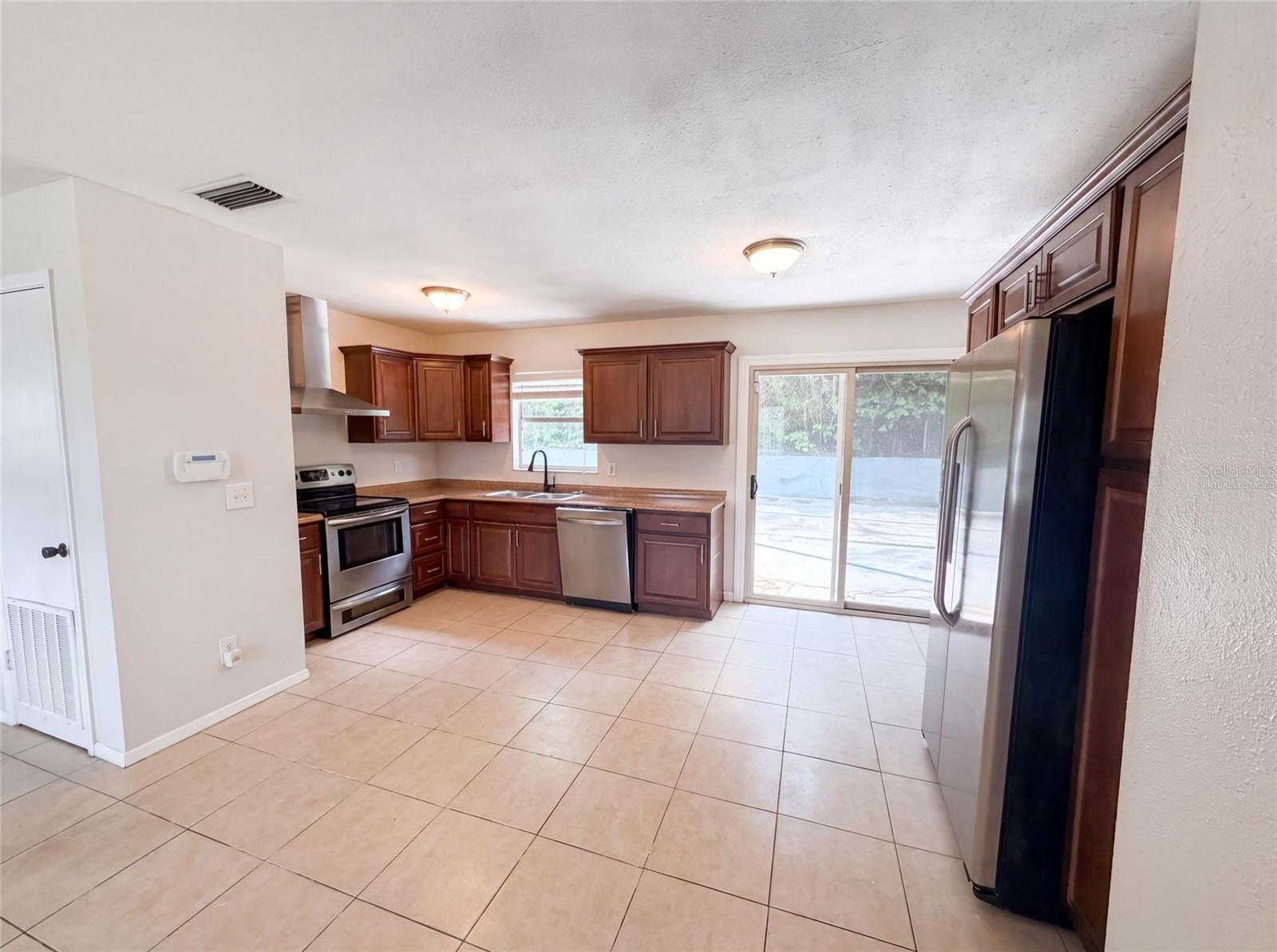 7018 LYNWOOD DR — photo 2