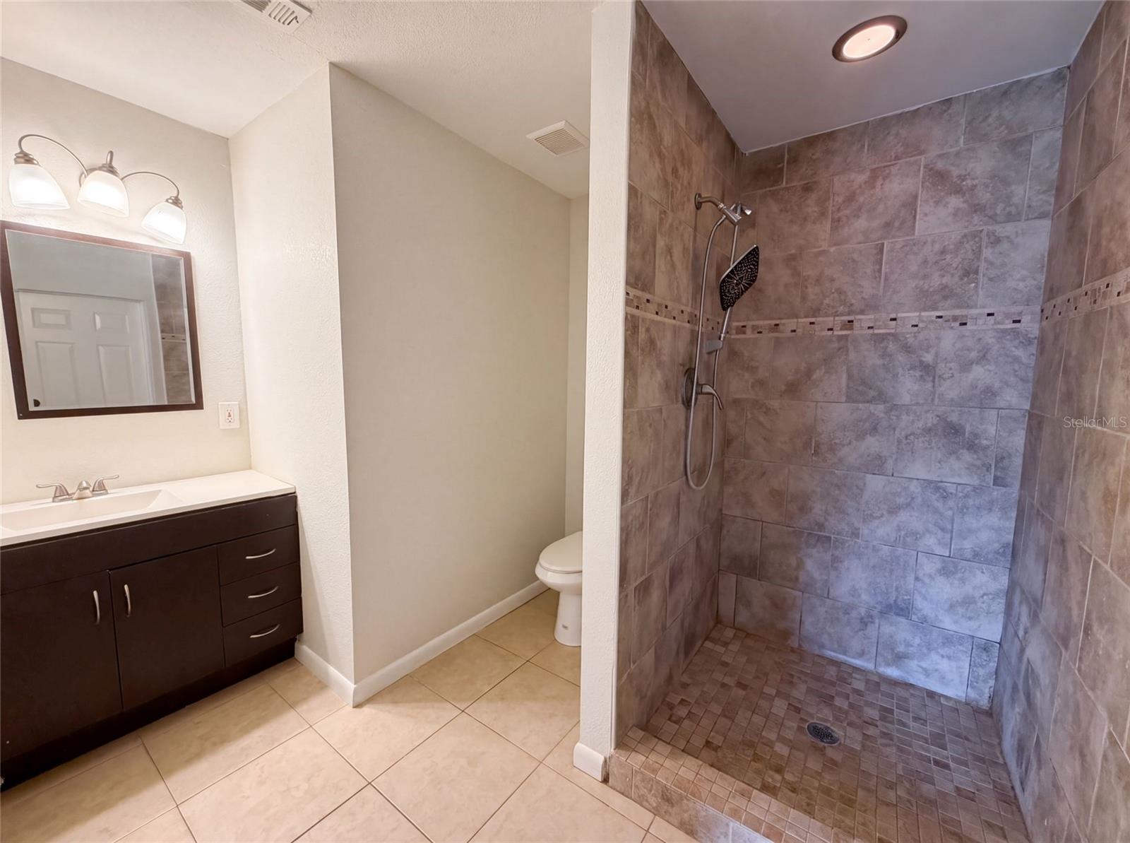 7018 LYNWOOD DR — photo 8