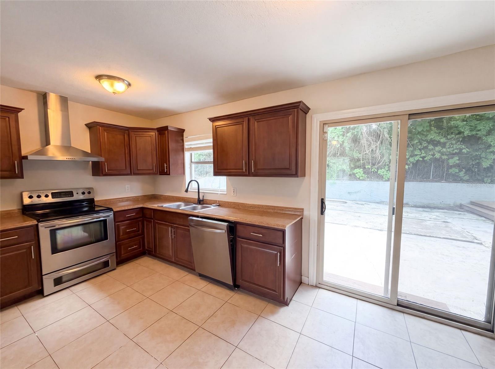 7018 LYNWOOD DR — photo 10