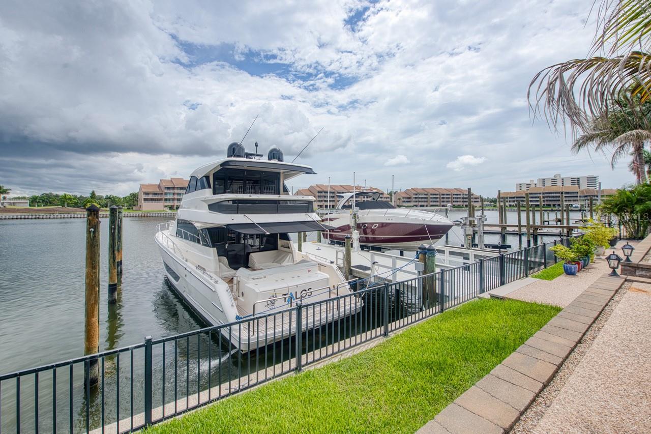 6113 PASADENA POINT BLVD — photo 88