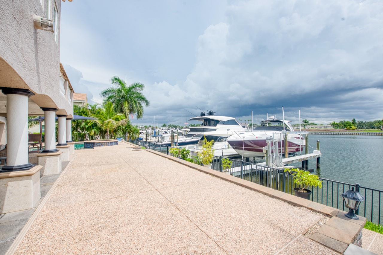 6113 PASADENA POINT BLVD — photo 77