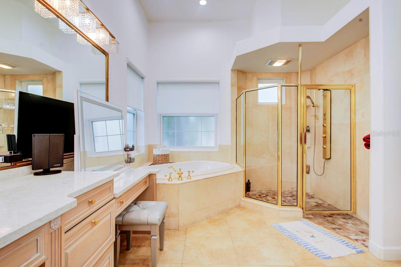 6113 PASADENA POINT BLVD — photo 52