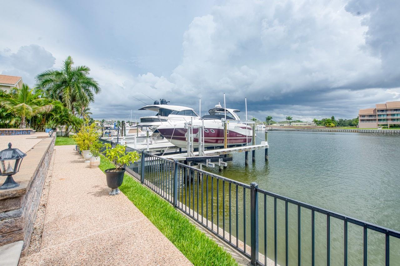 6113 PASADENA POINT BLVD — photo 87
