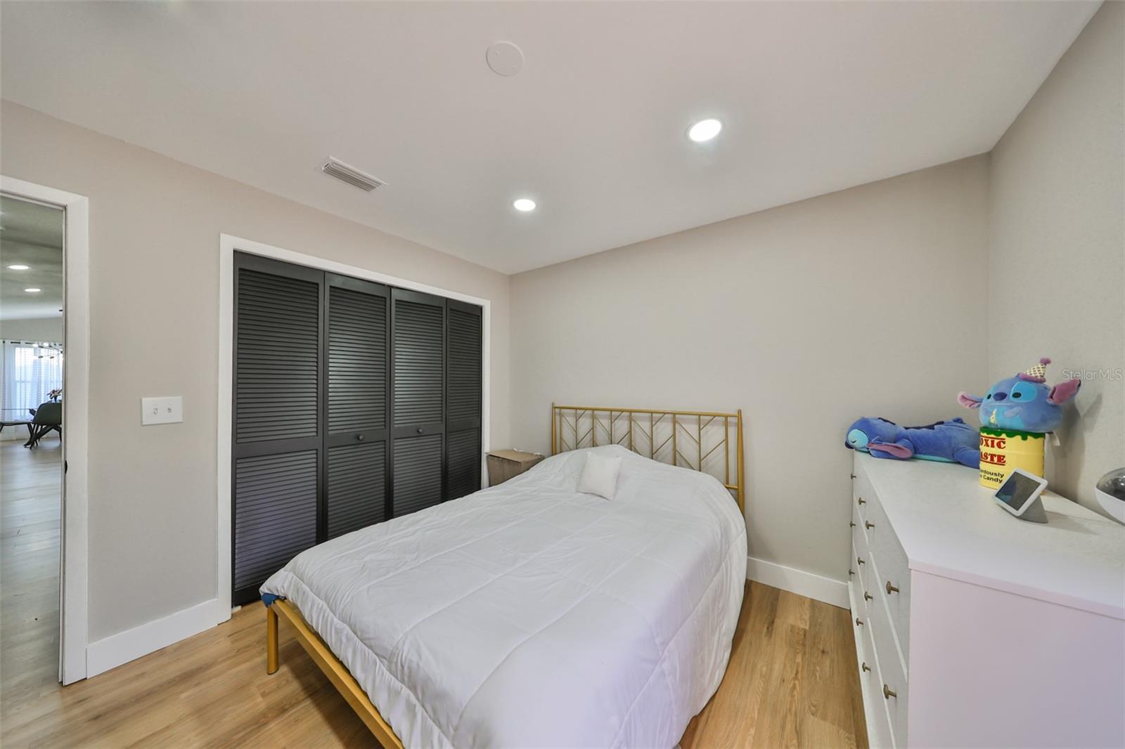 9309 HAMPSHIRE PARK DR — photo 27