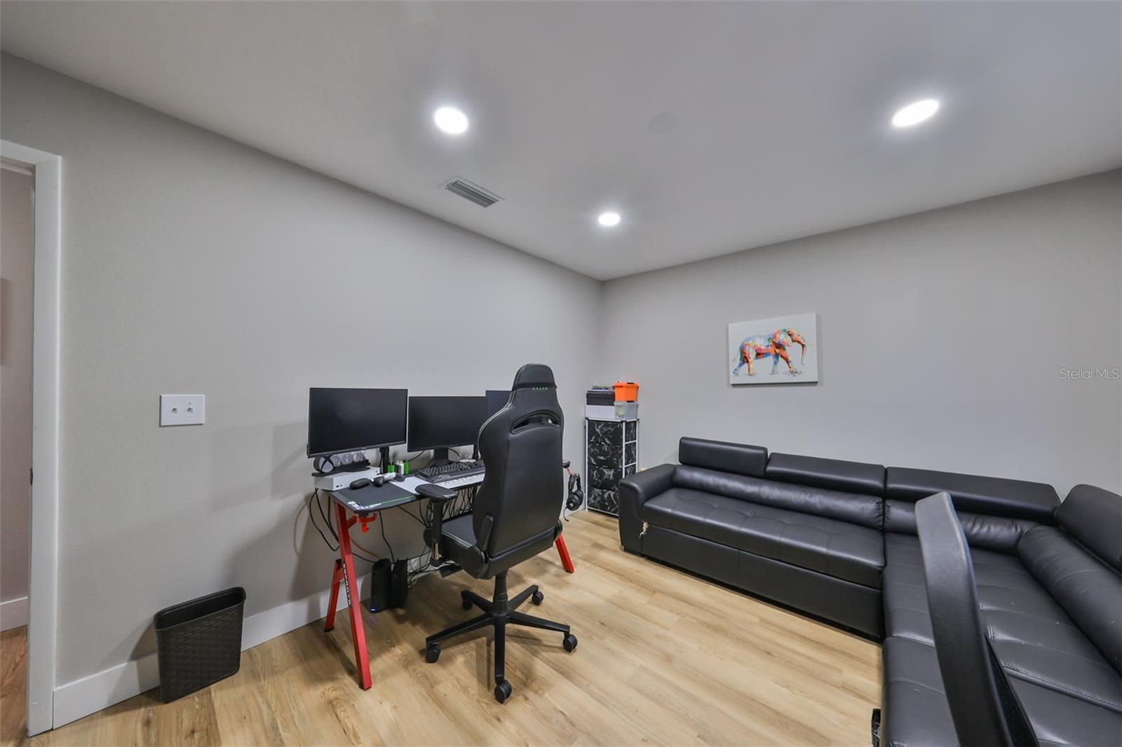 9309 HAMPSHIRE PARK DR — photo 31