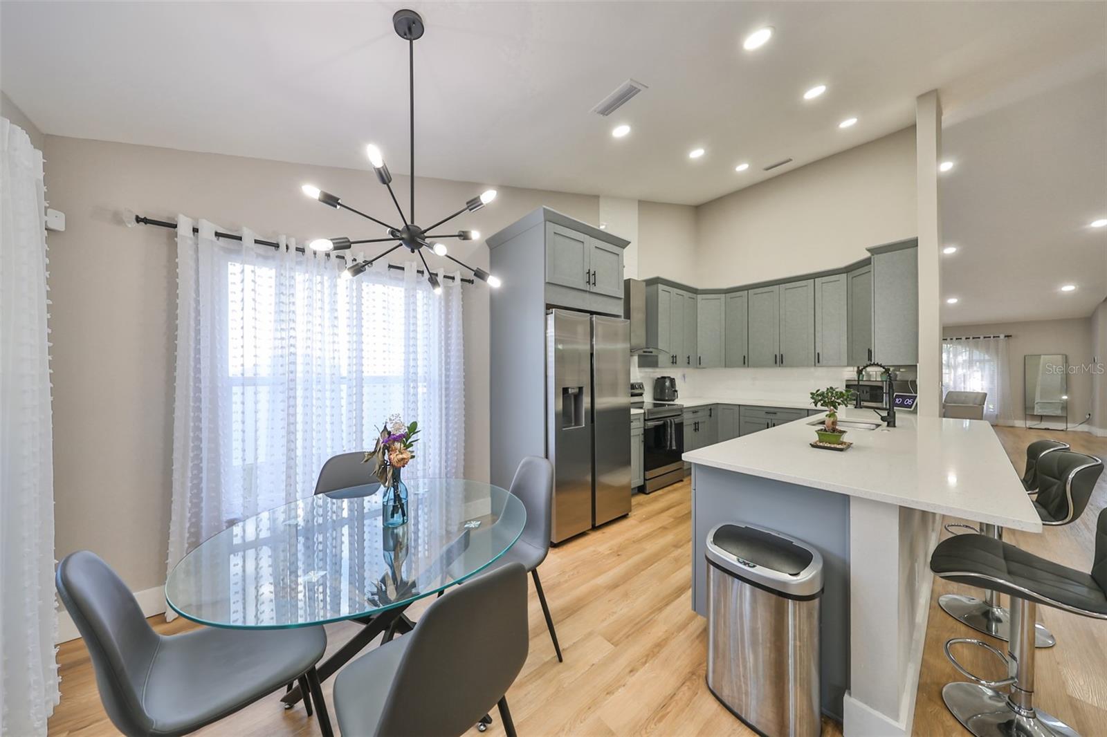 9309 HAMPSHIRE PARK DR — photo 15