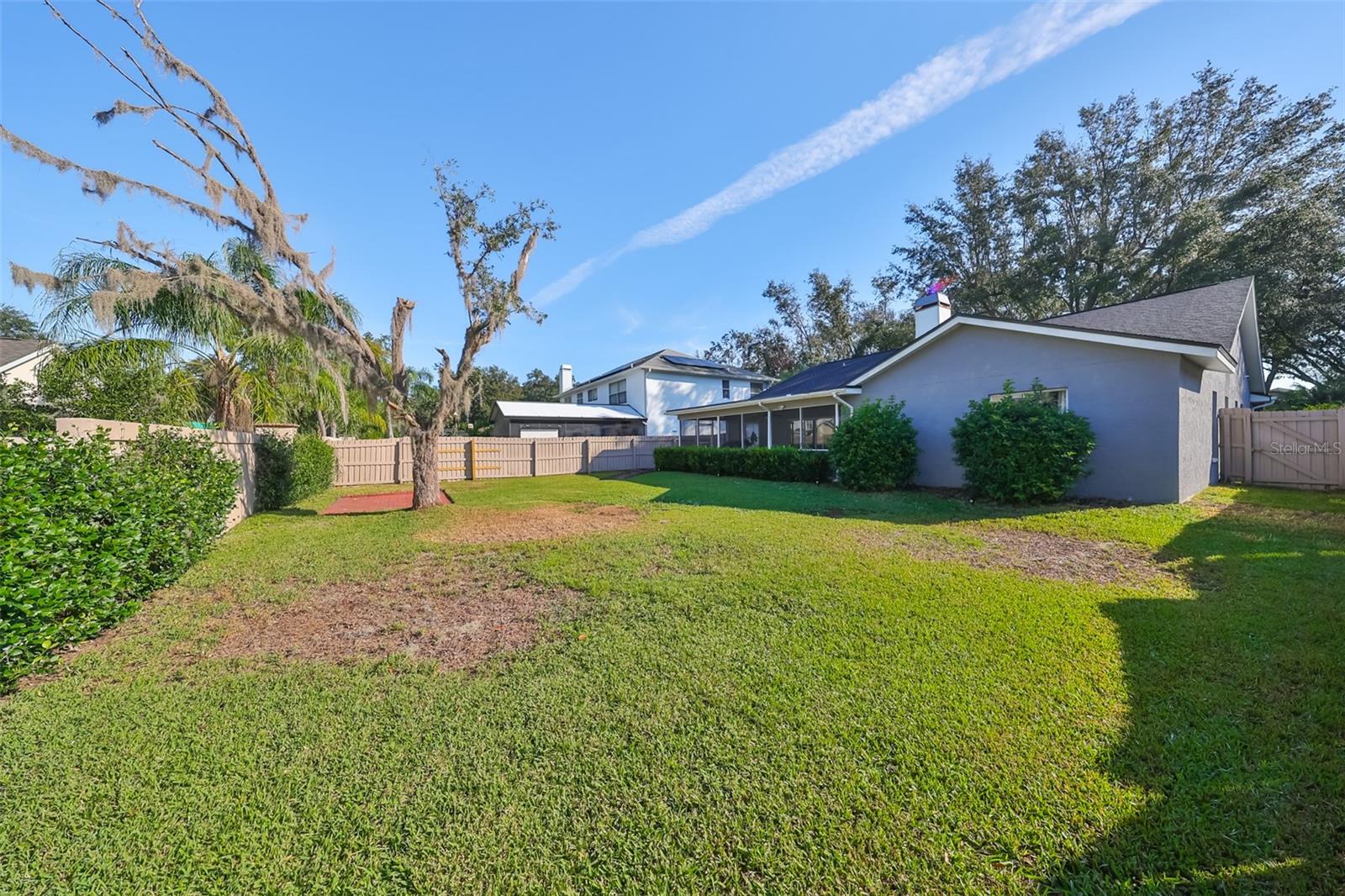 9309 HAMPSHIRE PARK DR — photo 37