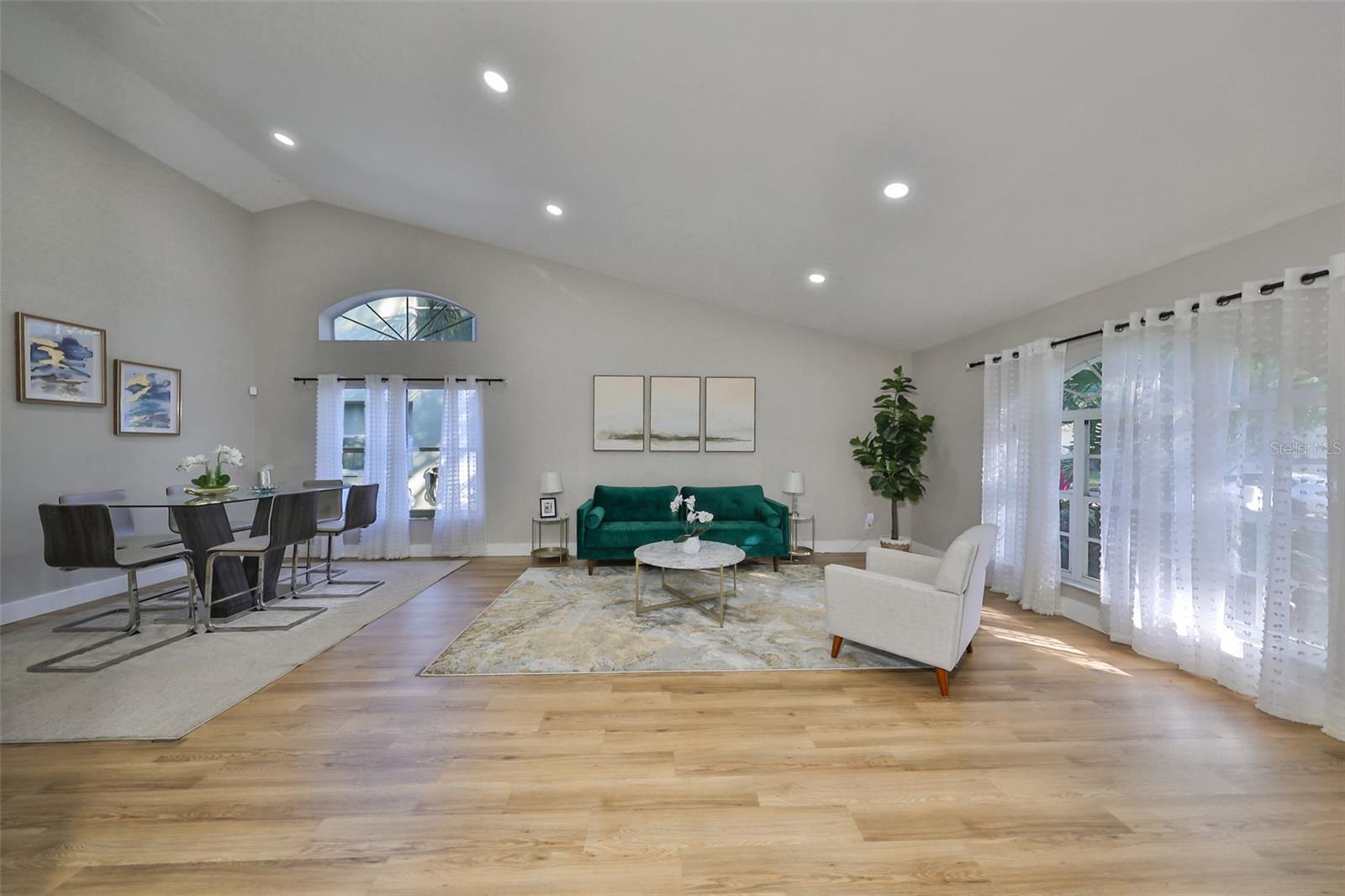 9309 HAMPSHIRE PARK DR — photo 5