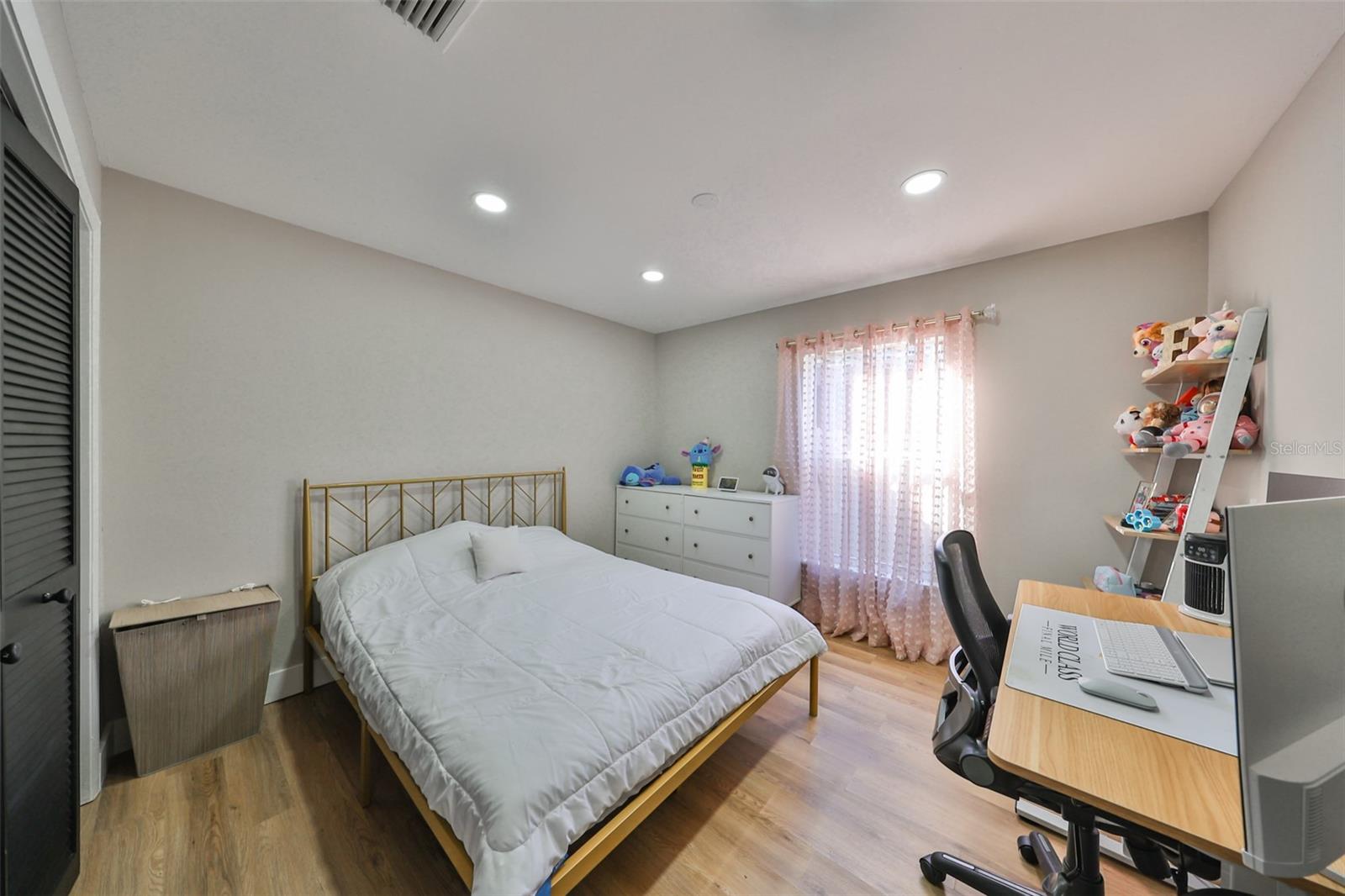 9309 HAMPSHIRE PARK DR — photo 26