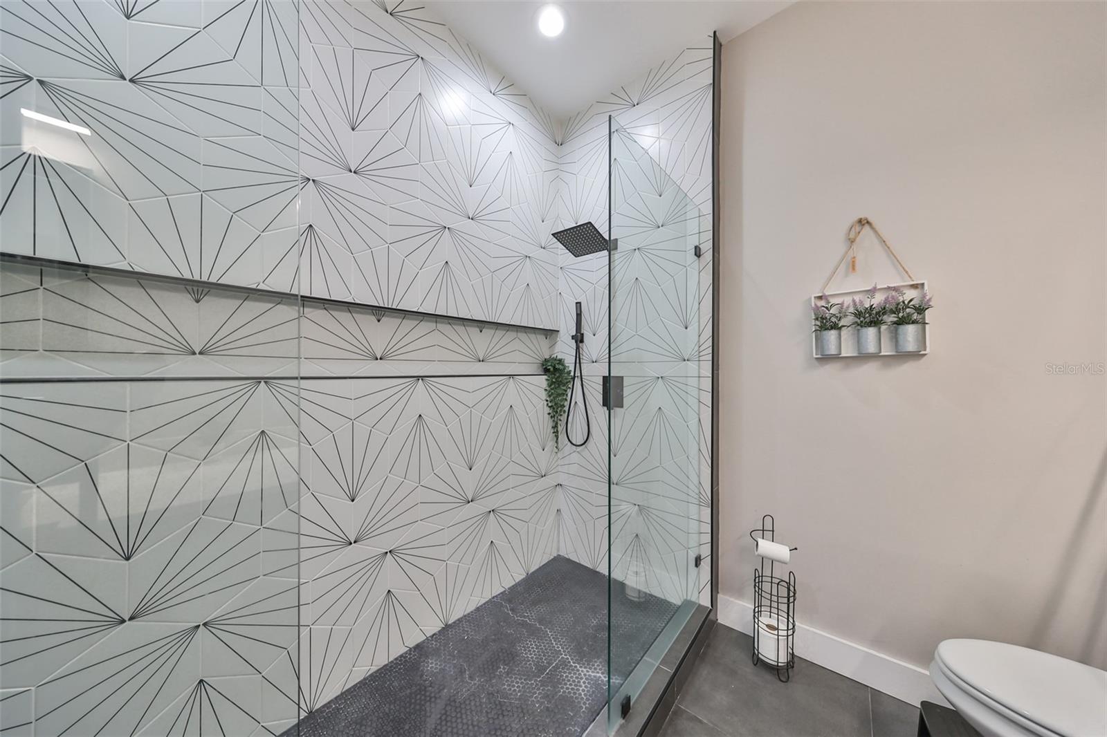 9309 HAMPSHIRE PARK DR — photo 24