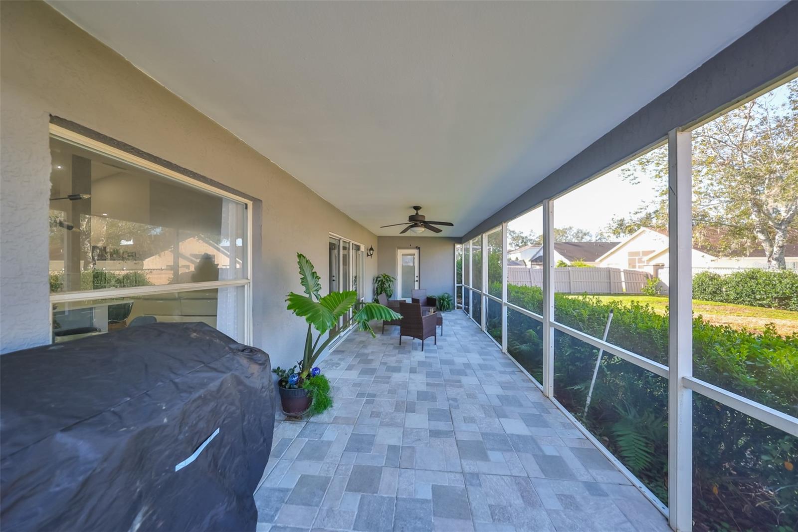 9309 HAMPSHIRE PARK DR — photo 35