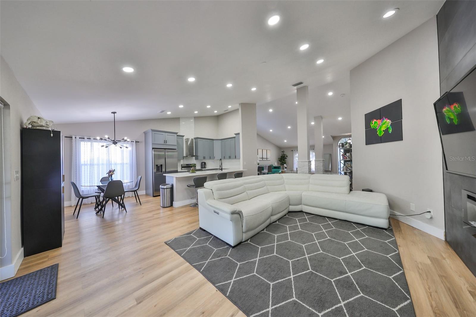 9309 HAMPSHIRE PARK DR — photo 10