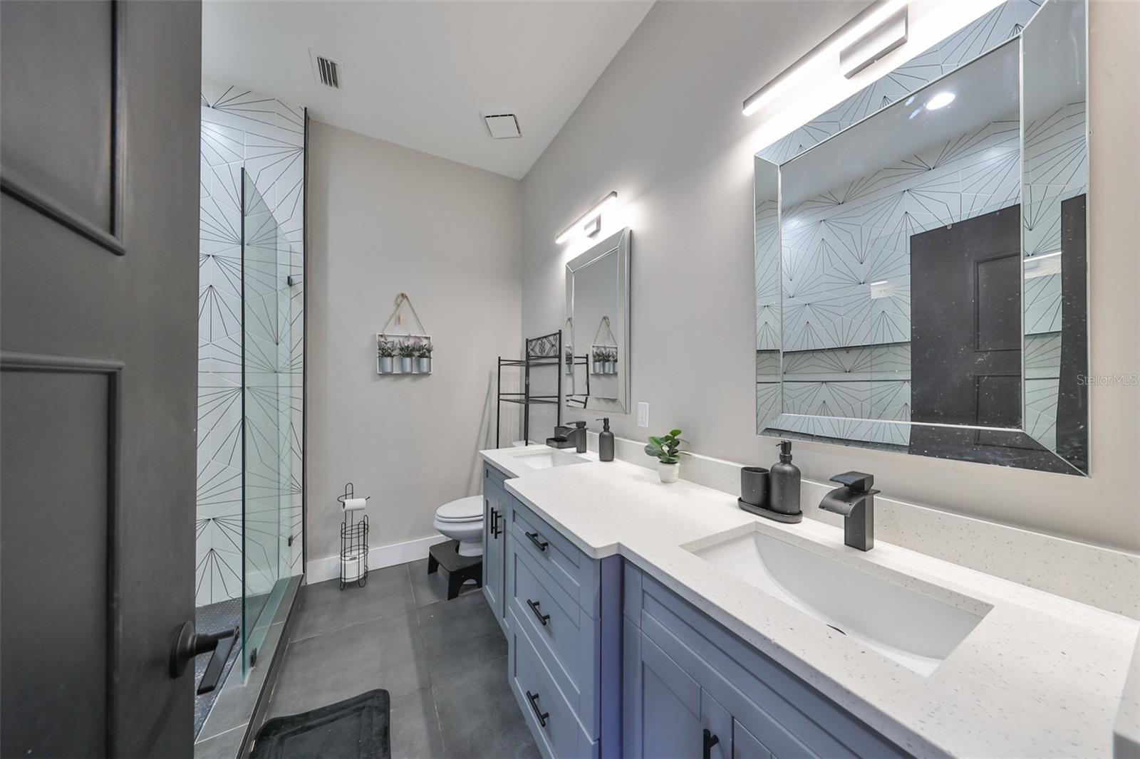 9309 HAMPSHIRE PARK DR — photo 23