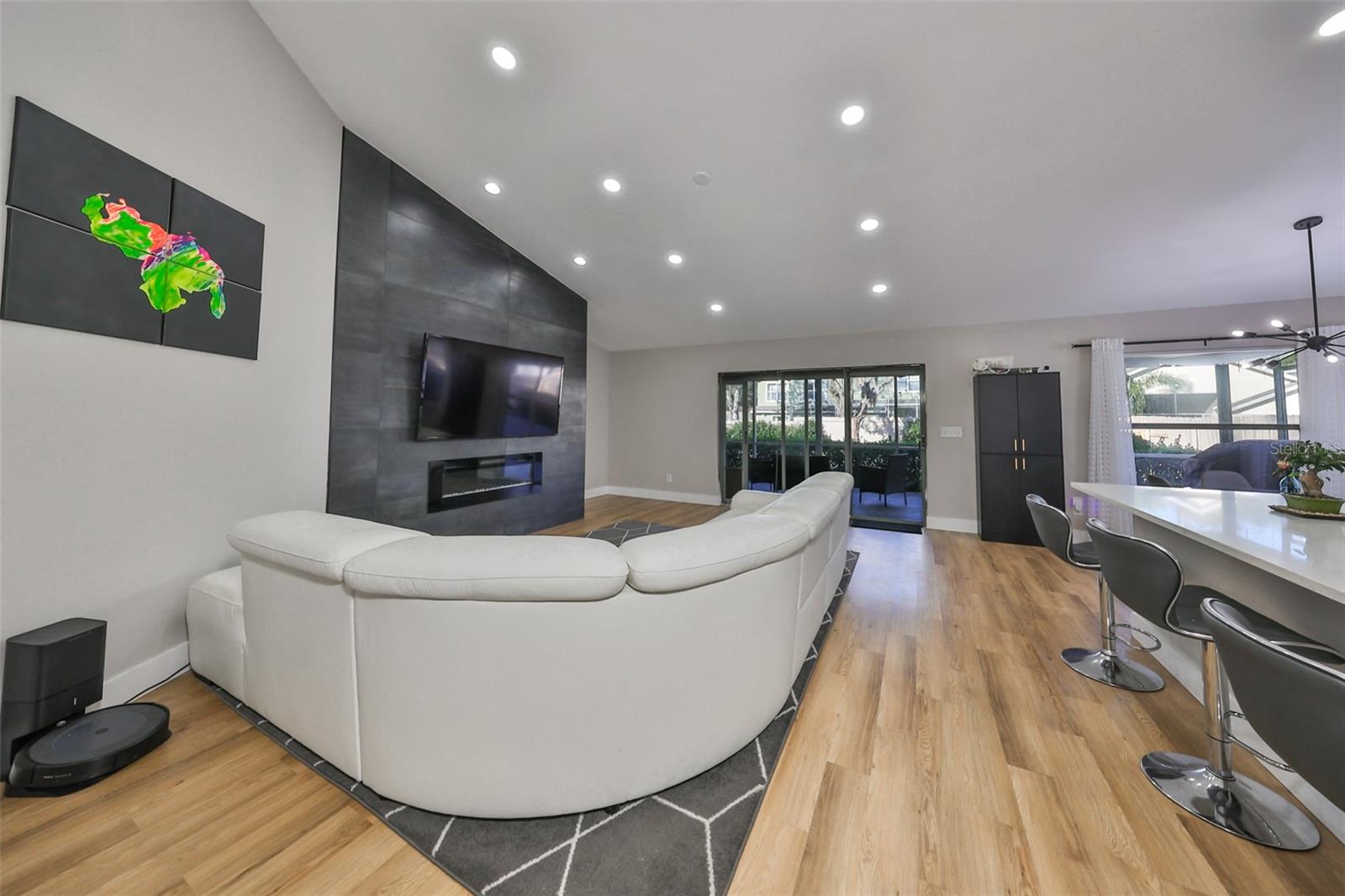 9309 HAMPSHIRE PARK DR — photo 11