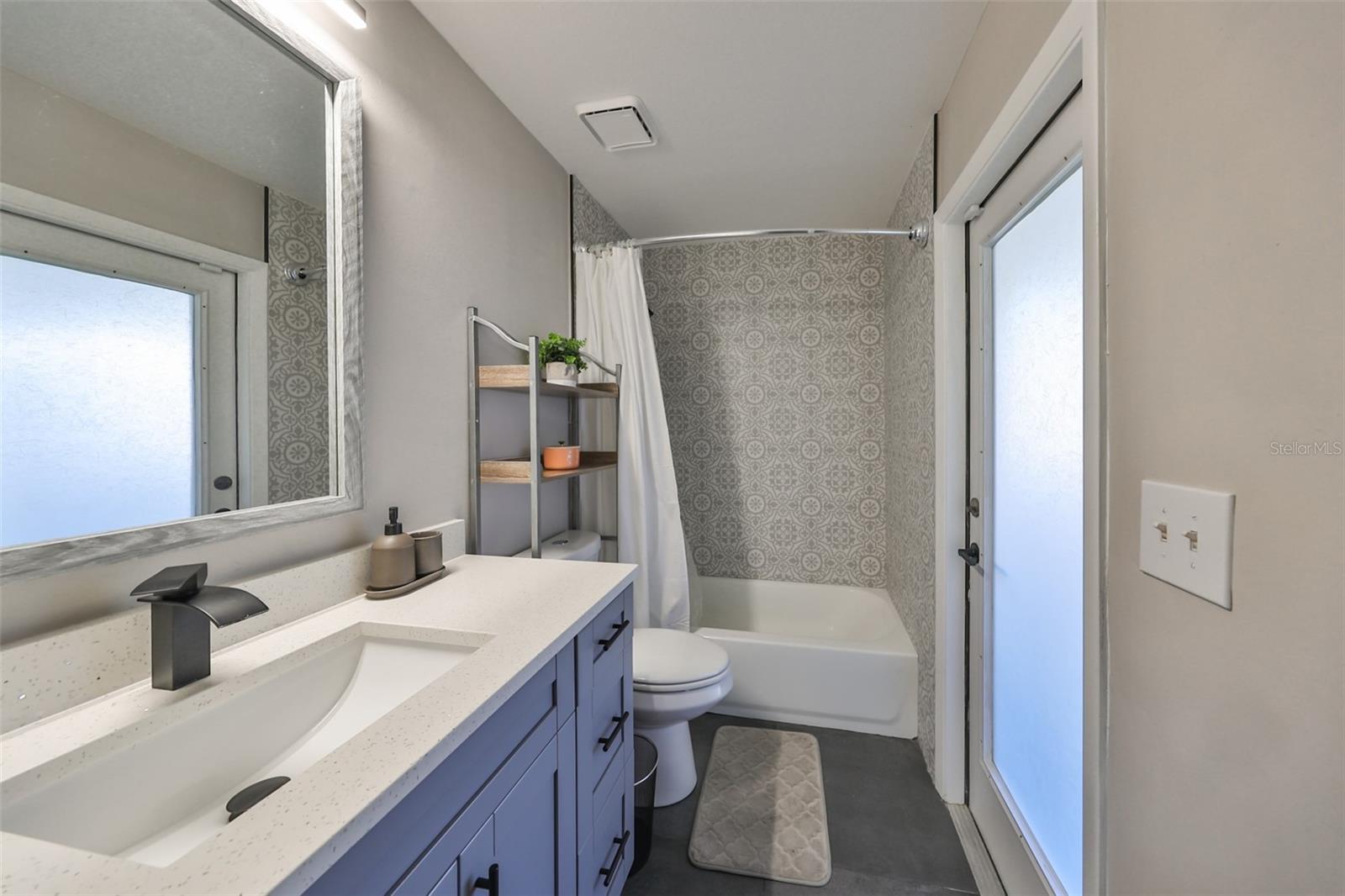 9309 HAMPSHIRE PARK DR — photo 29
